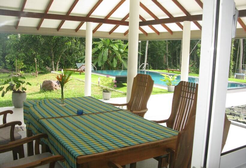 بنسيون Anuhas Airport Villas