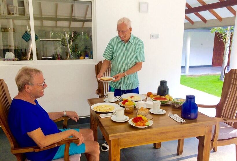 بنسيون Anuhas Airport Villas