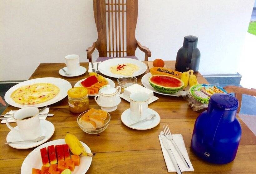 بنسيون Anuhas Airport Villas