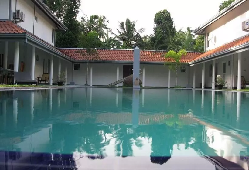 ペンション Anuhas Airport Villas