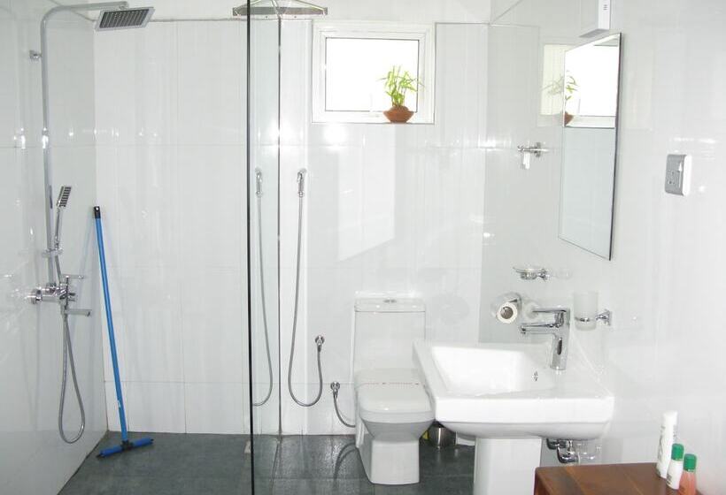 بنسيون Anuhas Airport Villas