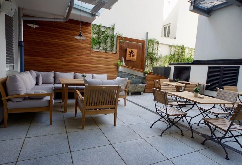 Parks 73 The Townhouse