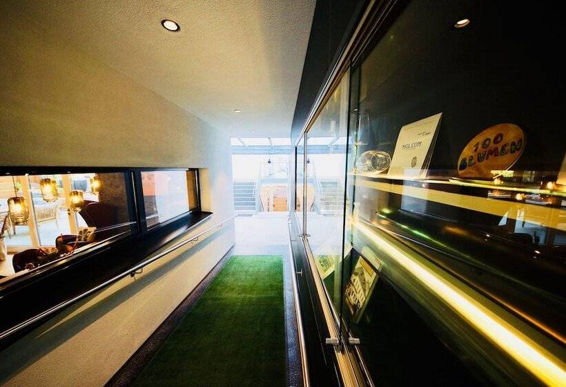 Parks 73 The Townhouse