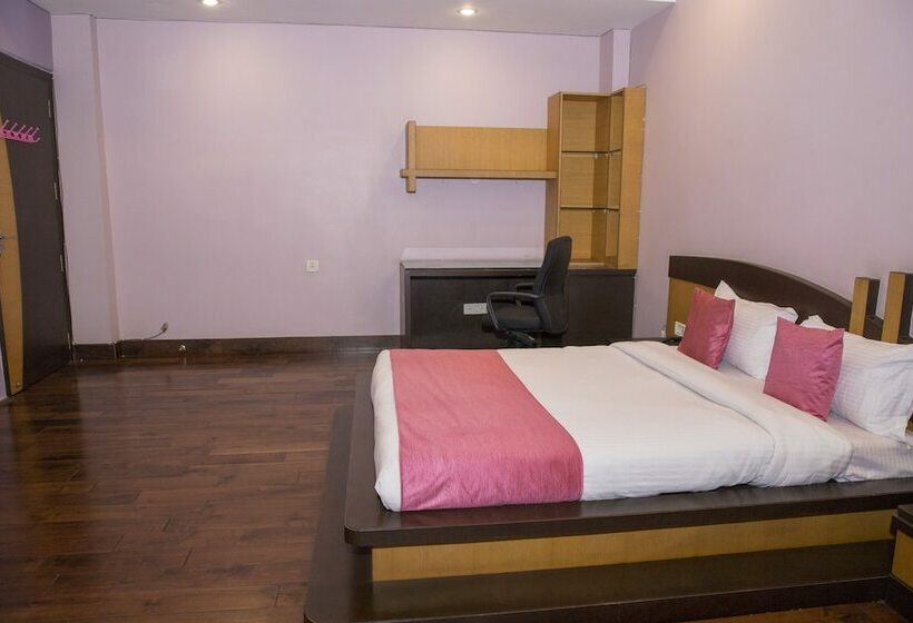 Oyo 11345 Hotel White House Inn