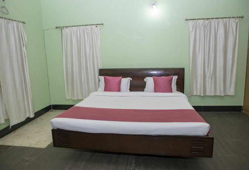 Oyo 11345 Hotel White House Inn