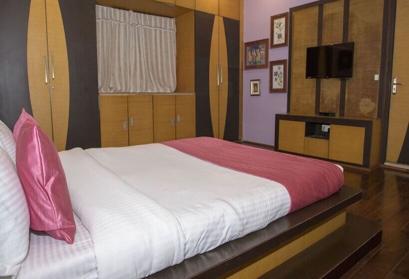 Oyo 11345 Hotel White House Inn