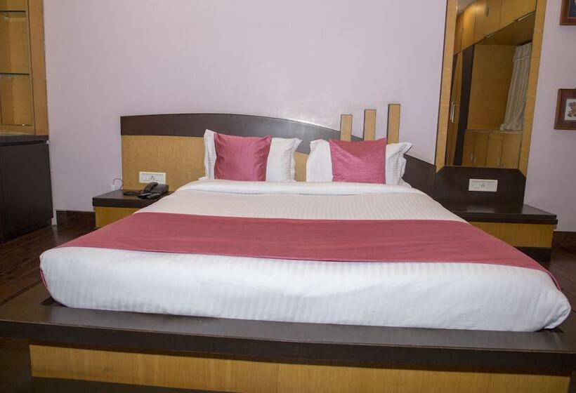 Oyo 11345 Hotel White House Inn