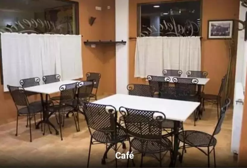 Pensión Hostal Calderon Cuenca