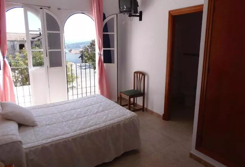 پانسیون Hostal La Parada