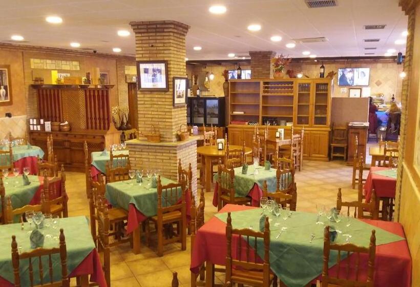 펜션 Hostal Seseña