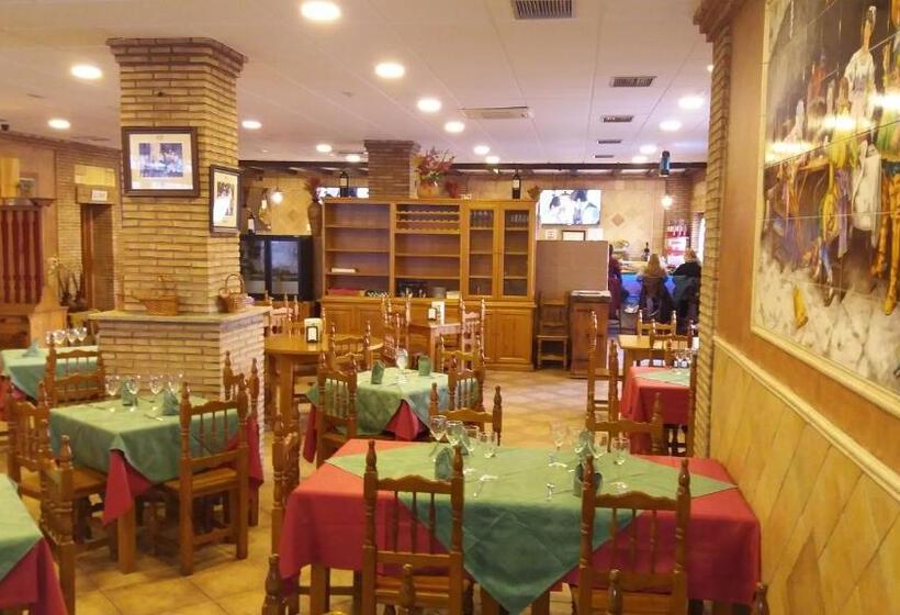 펜션 Hostal Seseña