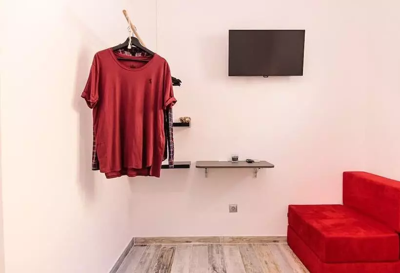 ペンション The 8 Rooms House