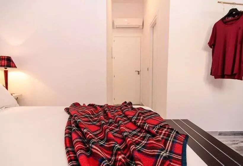 ペンション The 8 Rooms House