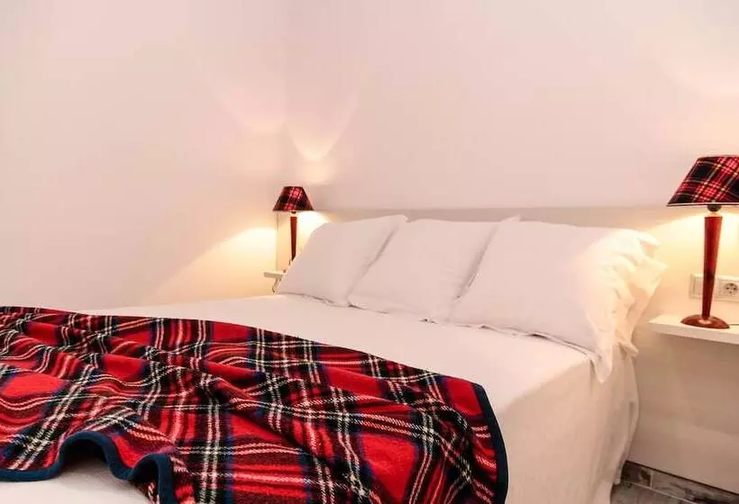 ペンション The 8 Rooms House