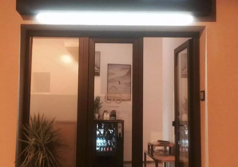 ペンション The 8 Rooms House