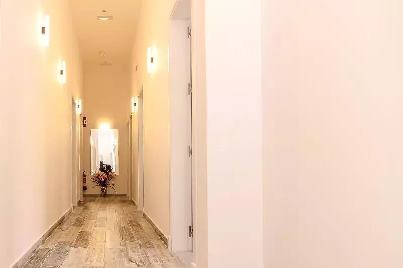 ペンション The 8 Rooms House