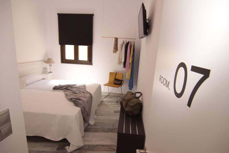 پانسیون The 8 Rooms House