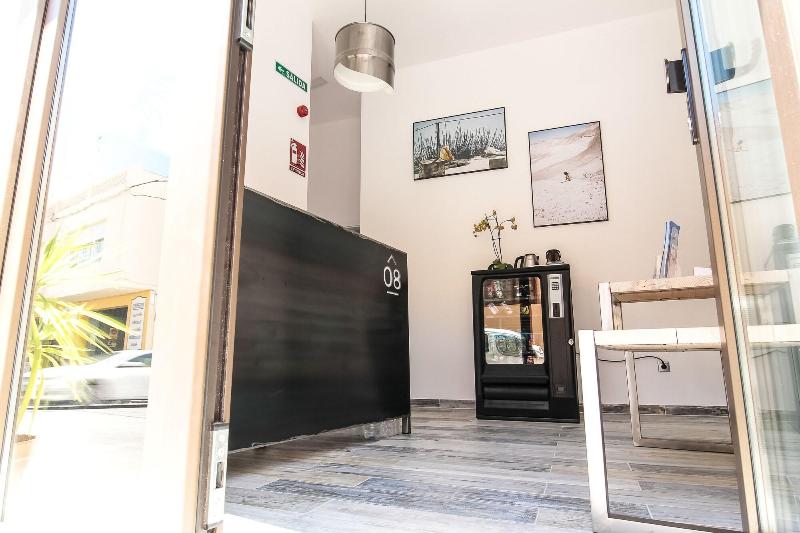 پانسیون The 8 Rooms House