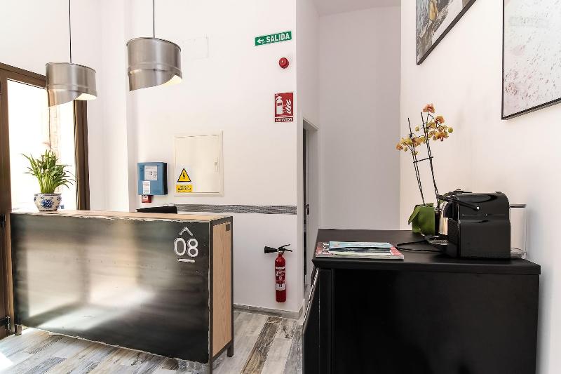 پانسیون The 8 Rooms House