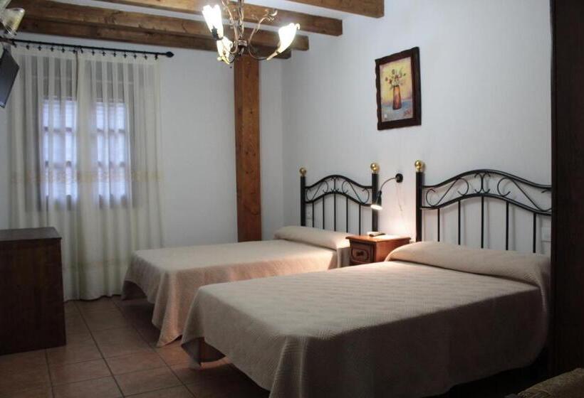 بنسيون Casa Rural Puerto Del Emperador