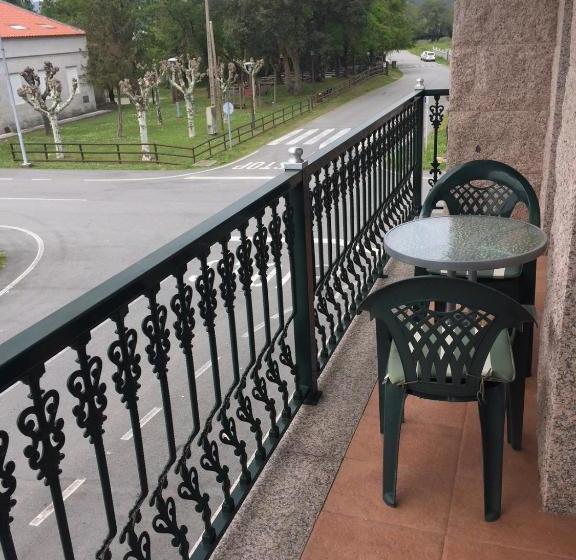 پانسیون Hostal Santa Baia