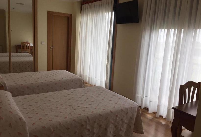 پانسیون Hostal Santa Baia