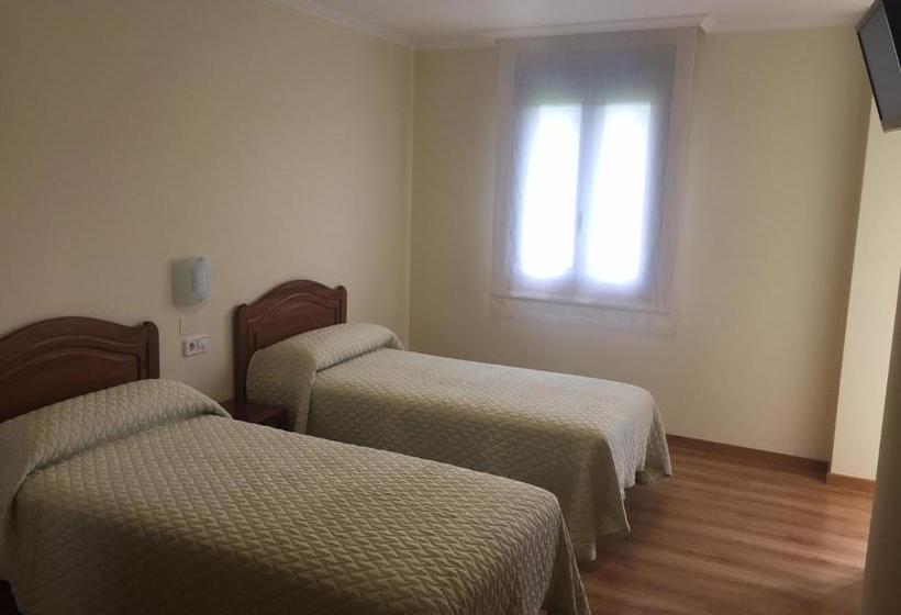 پانسیون Hostal Santa Baia