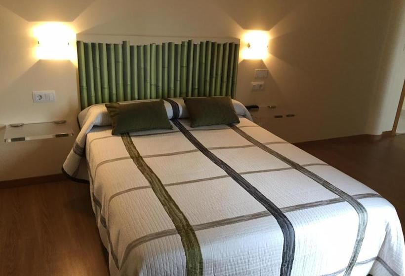 پانسیون Hostal Santa Baia