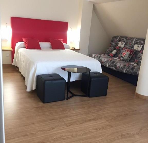 پانسیون Hostal Santa Baia