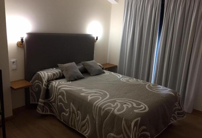 پانسیون Hostal Santa Baia