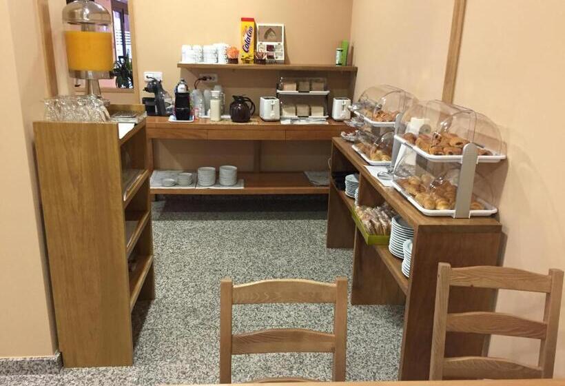 پانسیون Hostal Santa Baia