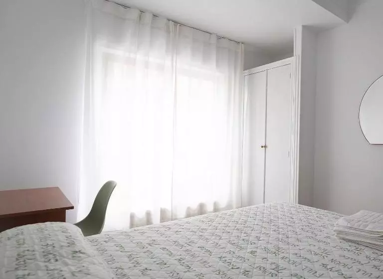 Pension Angelines, Sneuu Hostel Santander