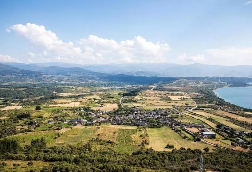 هتل The Rock Suites & Spa