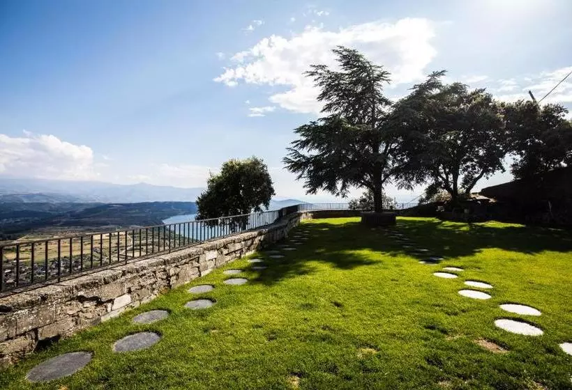 هتل The Rock Suites & Spa