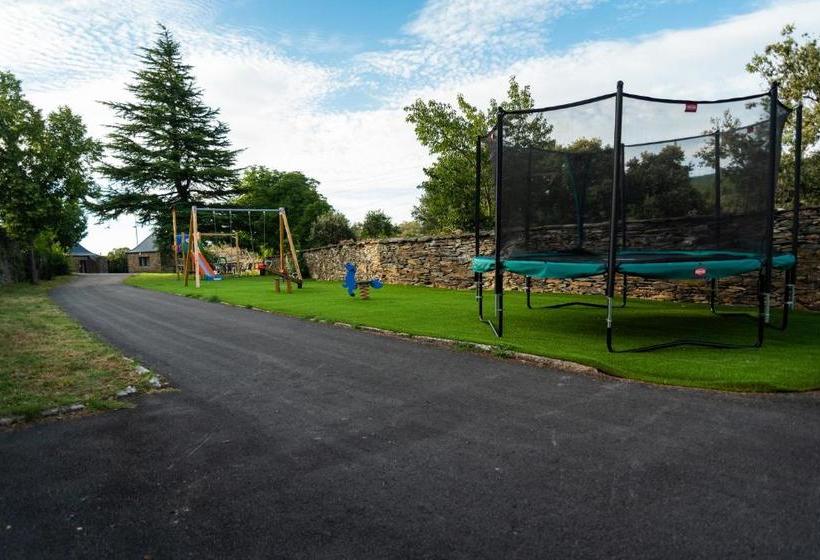 호텔 The Rock Suites & Spa