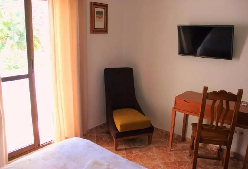 ペンション Hostal La Zamora