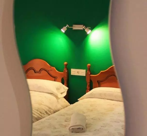 ペンション Hostal La Zamora