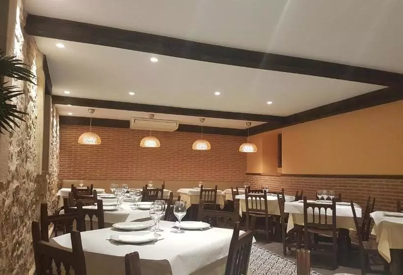 پانسیون Hostal Mesón Castilla