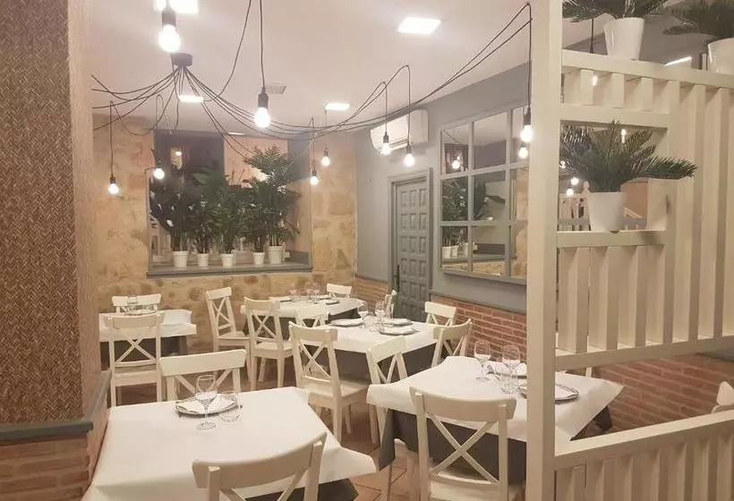 پانسیون Hostal Mesón Castilla