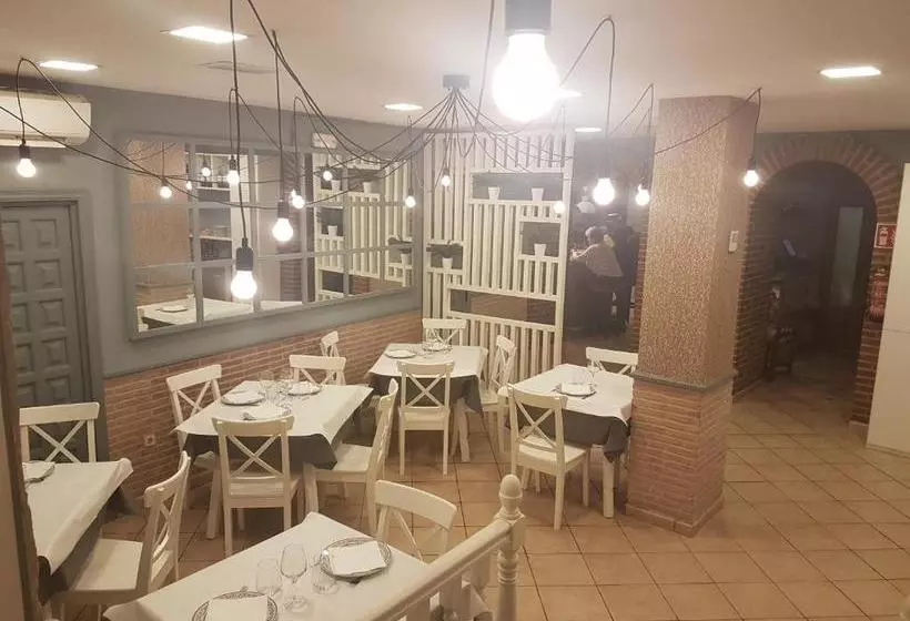 پانسیون Hostal Mesón Castilla