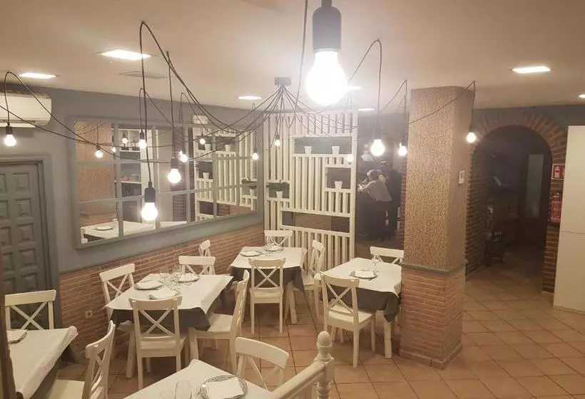 پانسیون Hostal Mesón Castilla