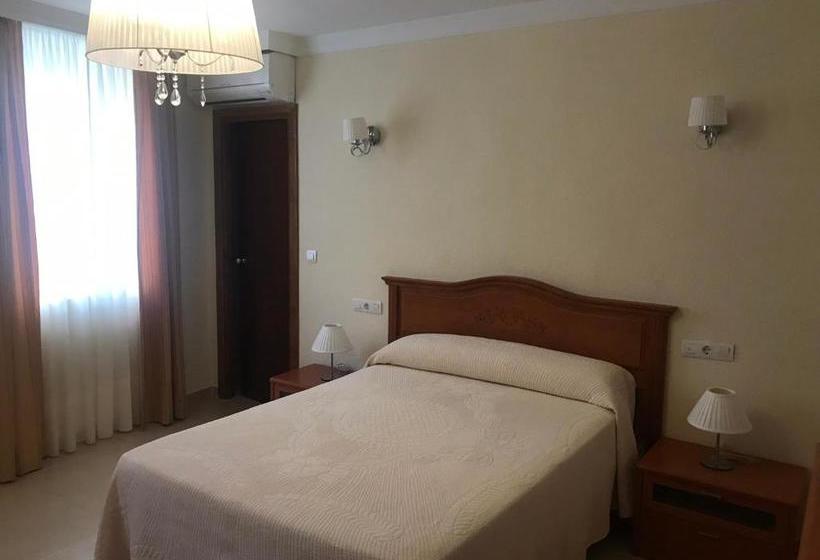 بنسيون Hostal Plaza Damasco