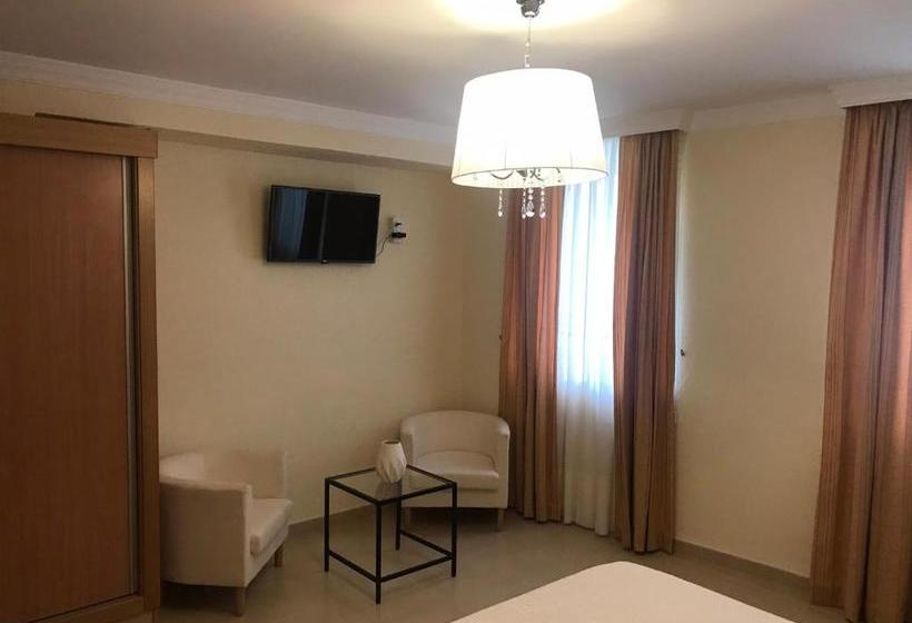 بنسيون Hostal Plaza Damasco