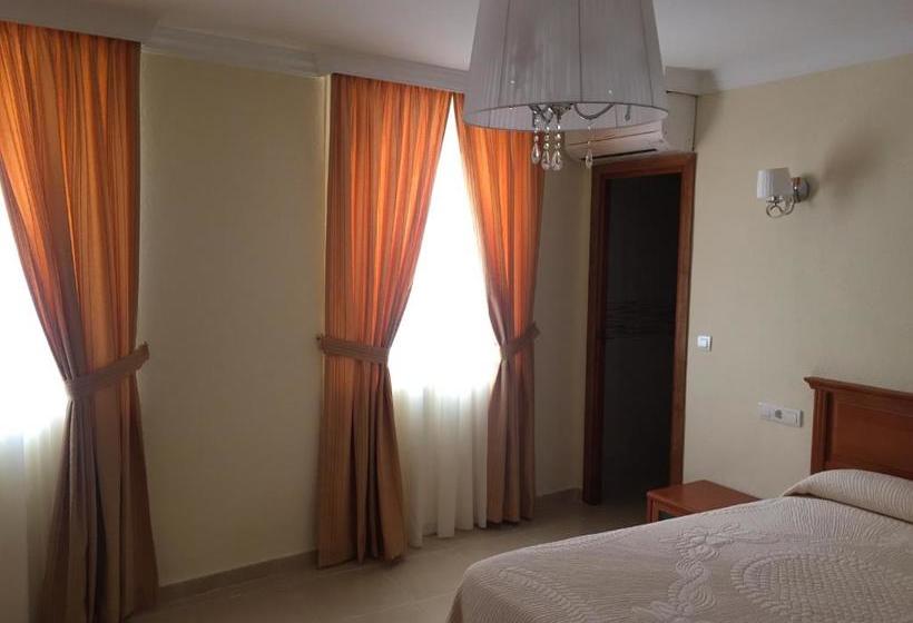 بنسيون Hostal Plaza Damasco