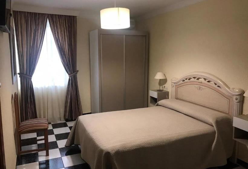 بنسيون Hostal Plaza Damasco