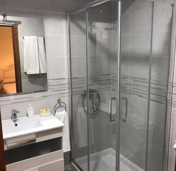 بنسيون Hostal Plaza Damasco