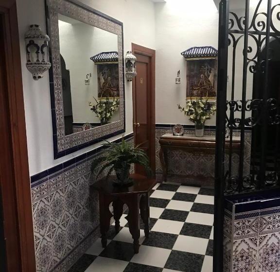 بنسيون Hostal Plaza Damasco
