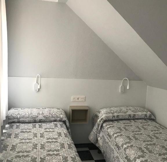 بنسيون Hostal Plaza Damasco