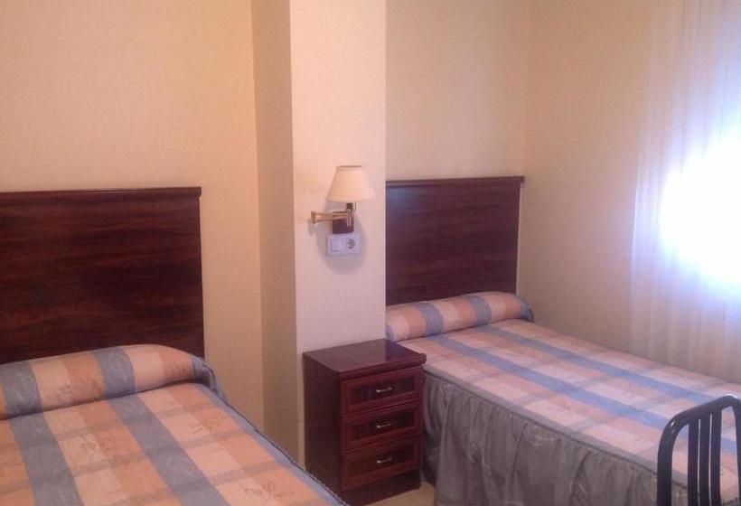 פנסיון Hostal San Froilan