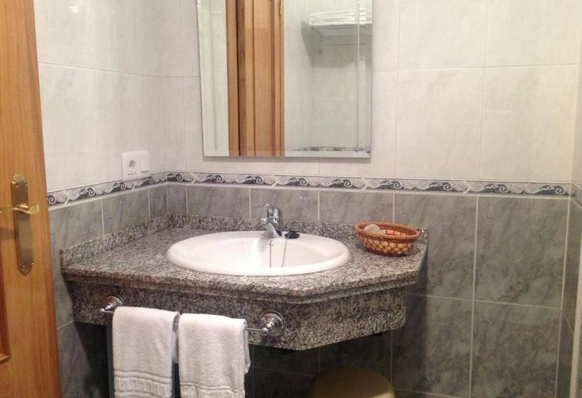 פנסיון Hostal San Froilan